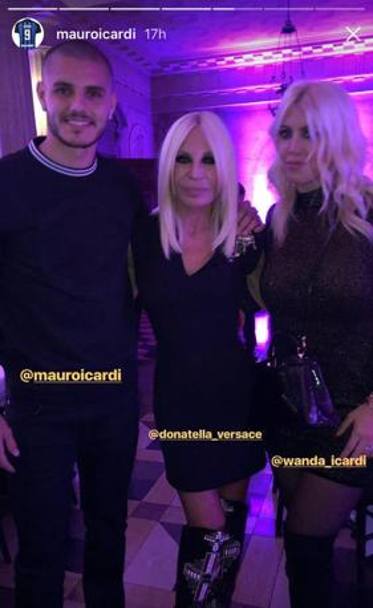 Mauro e la moglie Wanda con Donatella Versace 